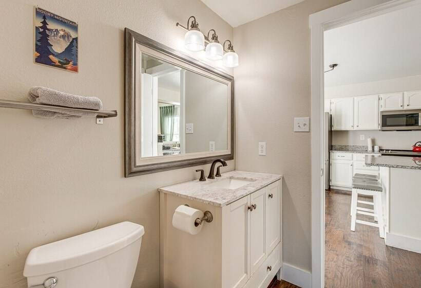 6 Mi To Dtwn: Arvada Home W/ Hot Tub & Yard