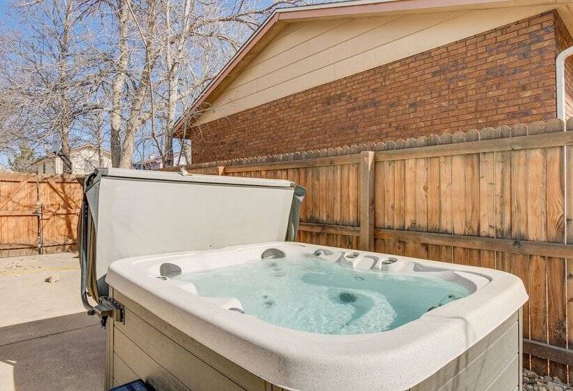 6 Mi To Dtwn: Arvada Home W/ Hot Tub & Yard