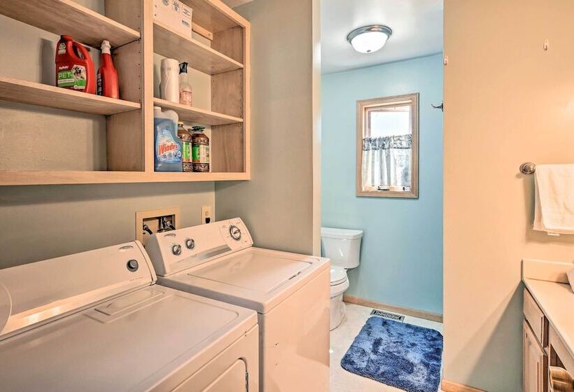 Charming Buena Vista Home W/ Hot Tub + Deck!