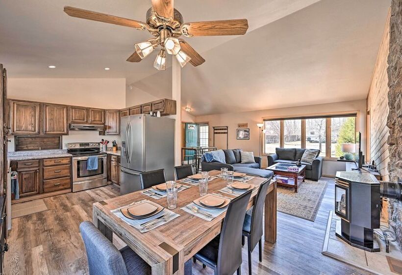 Charming Buena Vista Home W/ Hot Tub + Deck!