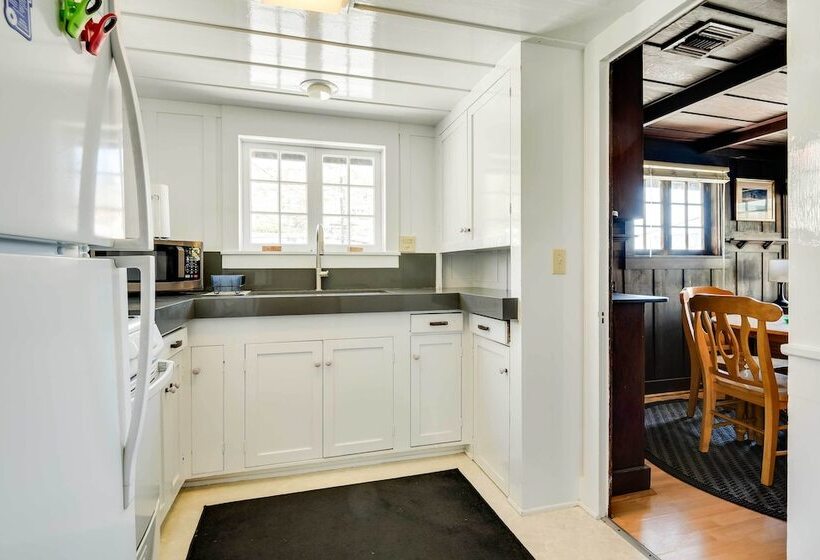 Walk To Beach: Catalina Gem W/ Deck!