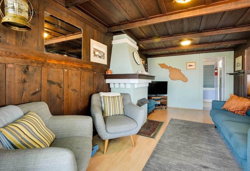 Walk To Beach: Catalina Gem W/ Deck!