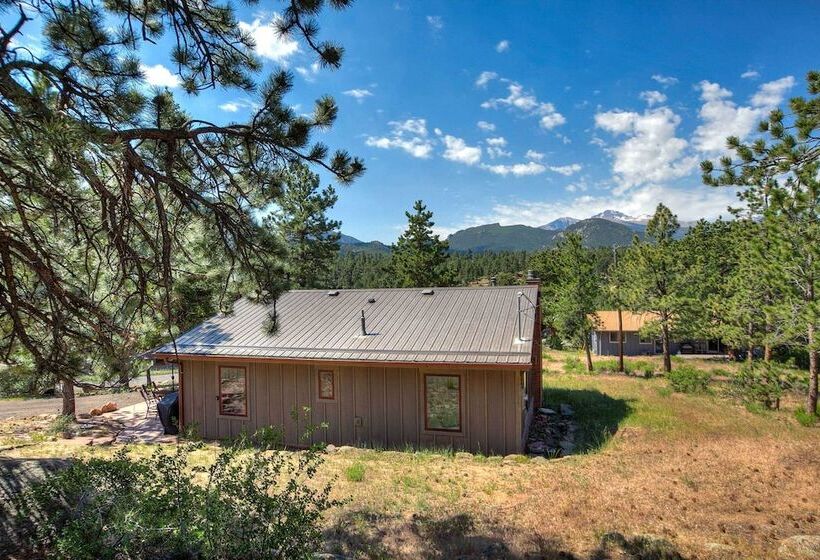 Charming Estes Park Cabin W/ 2 Private Patios!