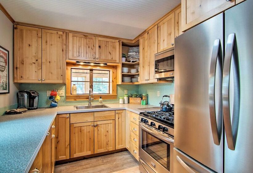 Charming Estes Park Cabin W/ 2 Private Patios!