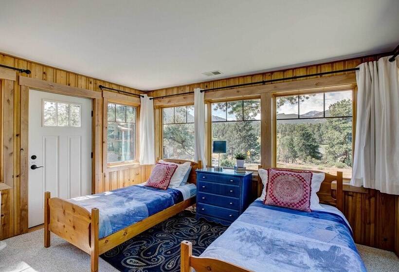 Charming Estes Park Cabin W/ 2 Private Patios!