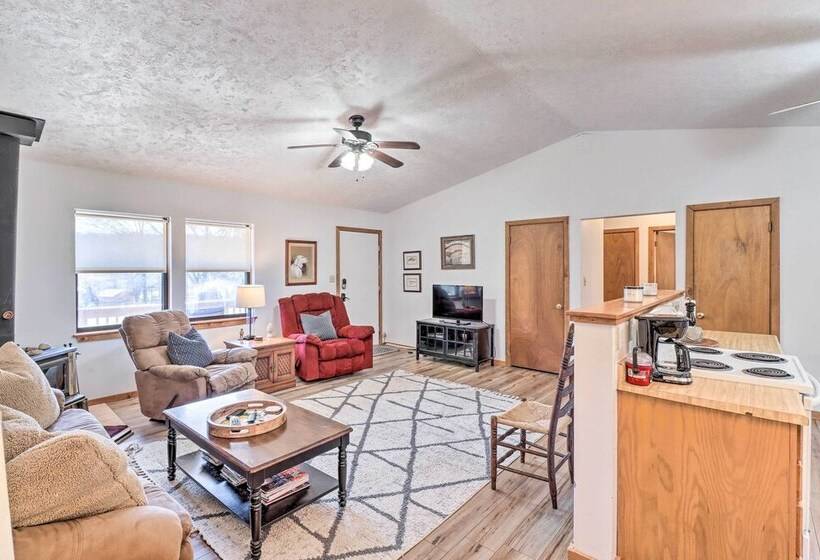 Walk To White River: Home W/ Deck In Flippin!