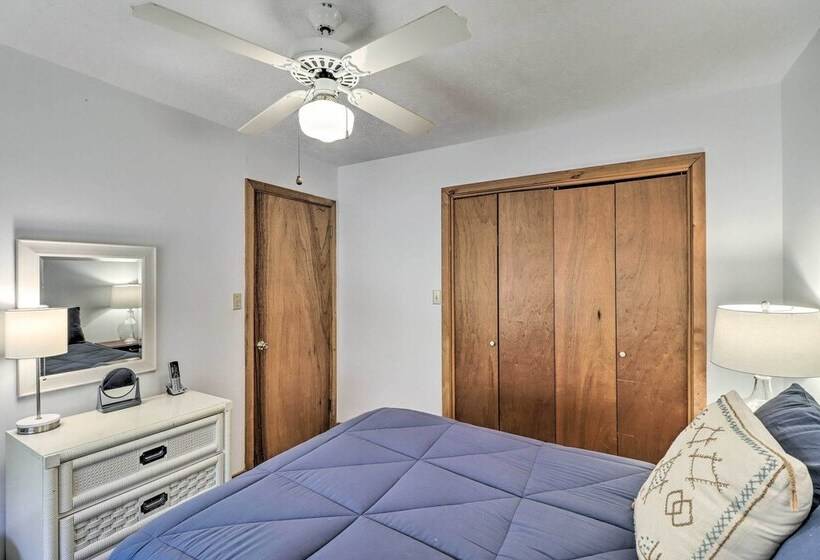 Walk To White River: Home W/ Deck In Flippin!