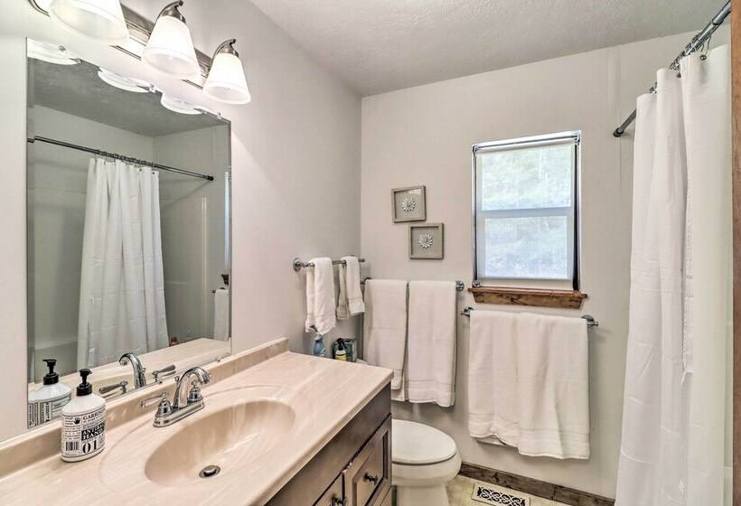 Walk To White River: Home W/ Deck In Flippin!