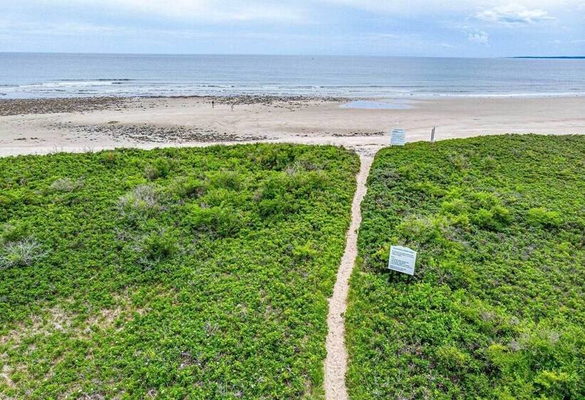 Charming Jacuzzi Suite   Walk To Parson S Beach!