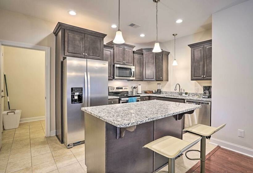 Charming Mount Pleasant Home: 7 Miles To Beach!