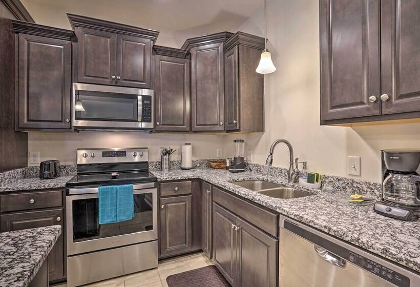 Charming Mount Pleasant Home: 7 Miles To Beach!