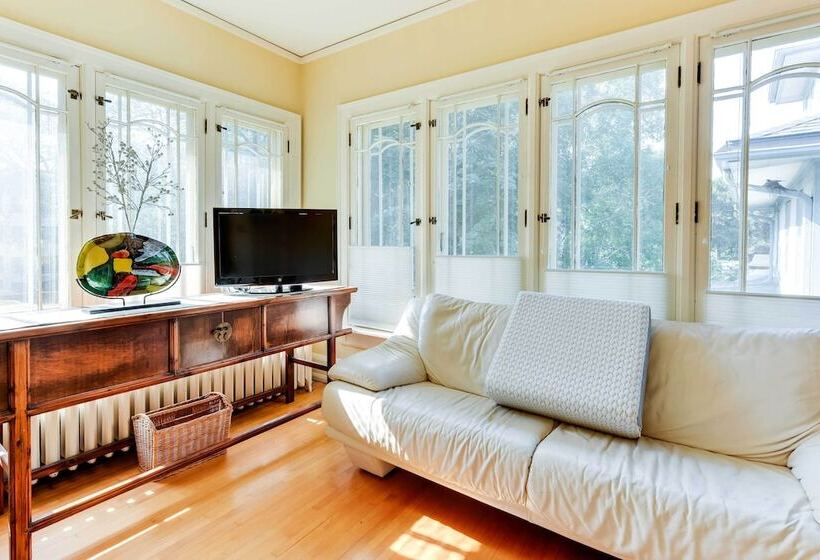 Charming Mpls Home W/ Patio Walk To Uptown!