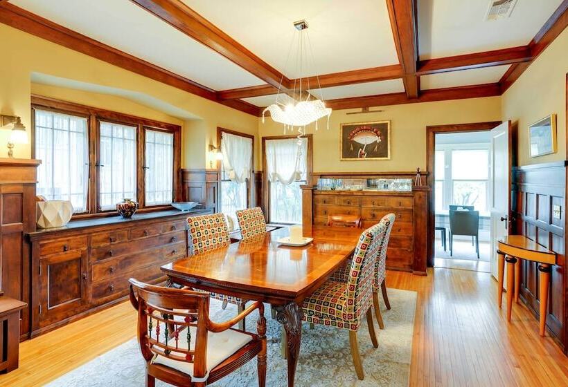 Charming Mpls Home W/ Patio Walk To Uptown!