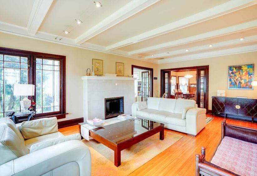 Charming Mpls Home W/ Patio Walk To Uptown!