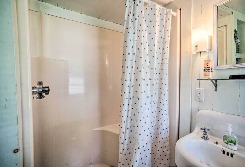 Charming Mv Cottage: Walk To Dtwn Oak Bluffs!