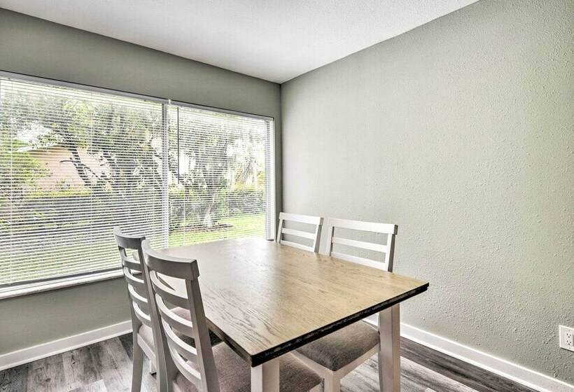 Charming Palm Coast Home W/ Screened Porch!