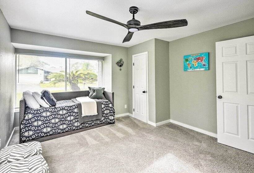 Charming Palm Coast Home W/ Screened Porch!