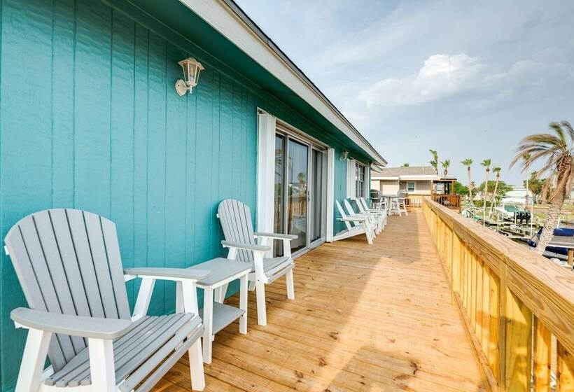 Private Dock: Charming & Spacious Rockport Abode!