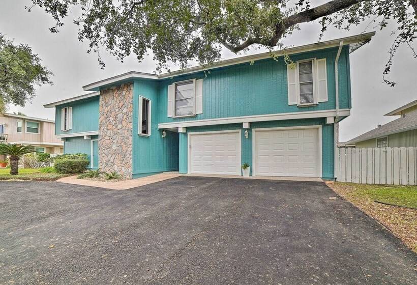 Private Dock: Charming & Spacious Rockport Abode!