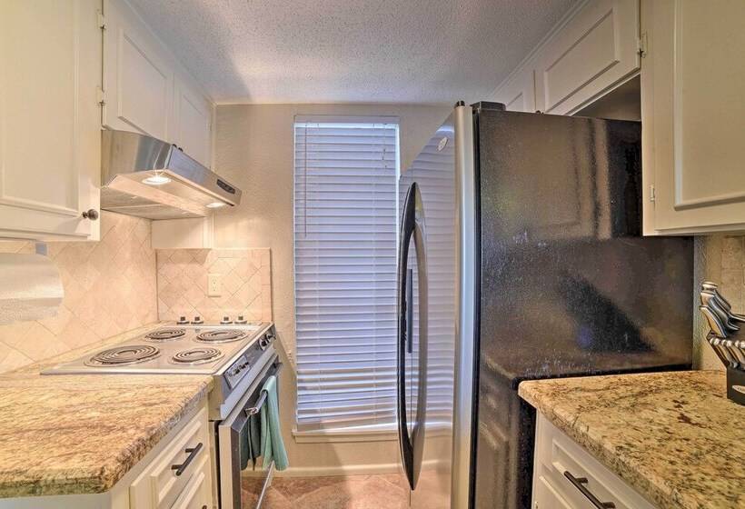 Private Dock: Charming & Spacious Rockport Abode!