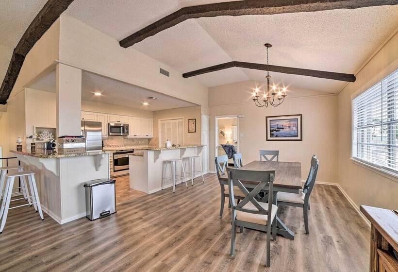 Private Dock: Charming & Spacious Rockport Abode!