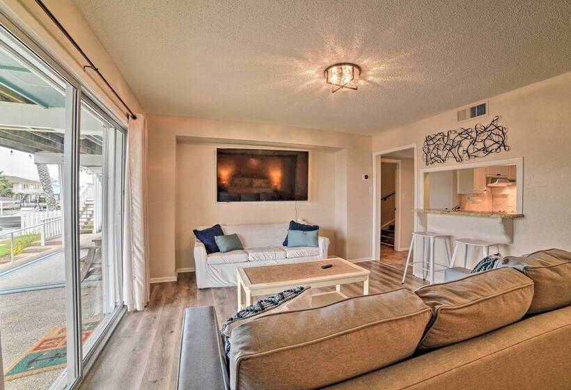 Private Dock: Charming & Spacious Rockport Abode!