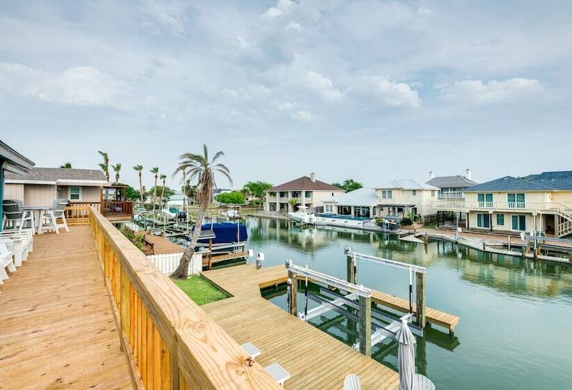 Private Dock: Charming & Spacious Rockport Abode!