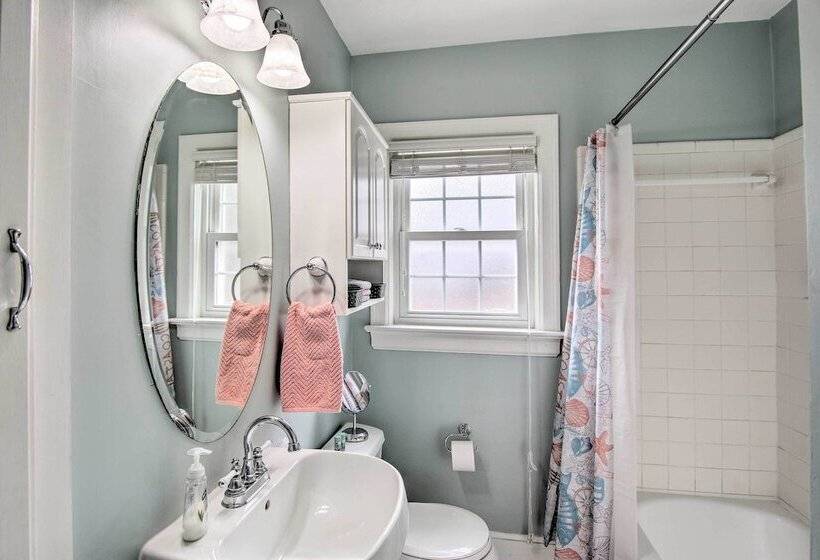 Charming Tulsa Bungalow W/ Furnished Deck!