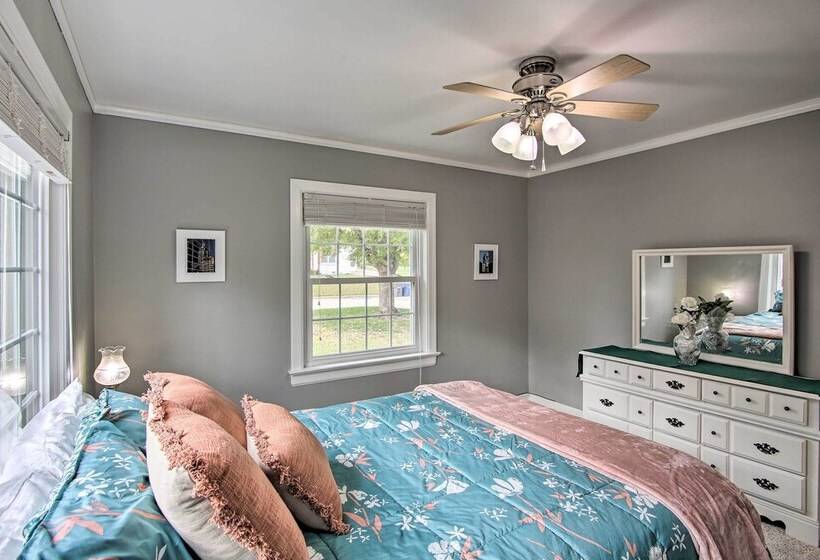 Charming Tulsa Bungalow W/ Furnished Deck!