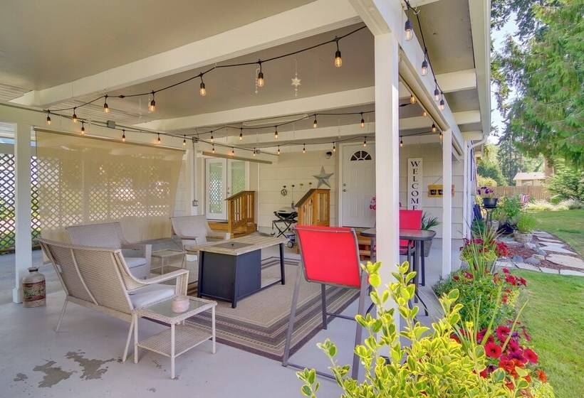 Charming Updated Retreat Walk To Lake Stevens!