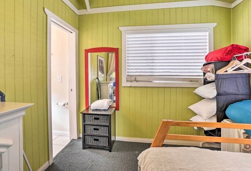 Cheerful Cabin Near Hiking & Big Bear Lake!