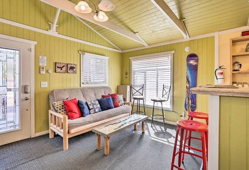 Cheerful Cabin Near Hiking & Big Bear Lake!