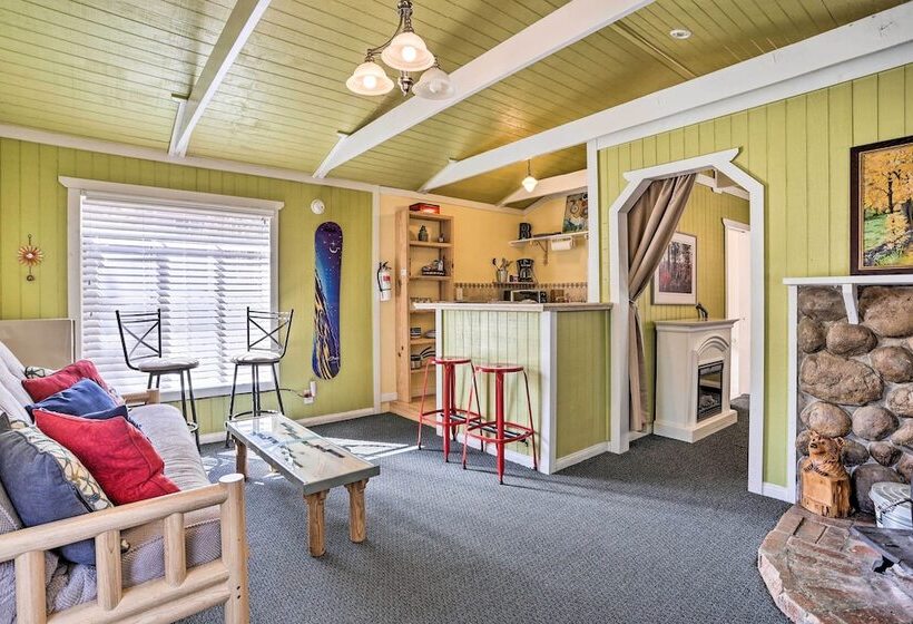 Cheerful Cabin Near Hiking & Big Bear Lake!