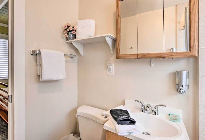 Cheerful Cabin Near Hiking & Big Bear Lake!