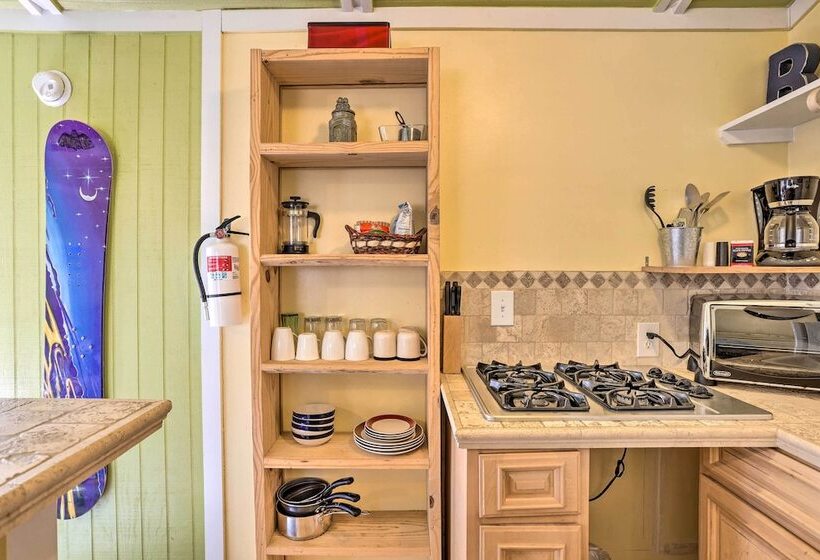 Cheerful Cabin Near Hiking & Big Bear Lake!