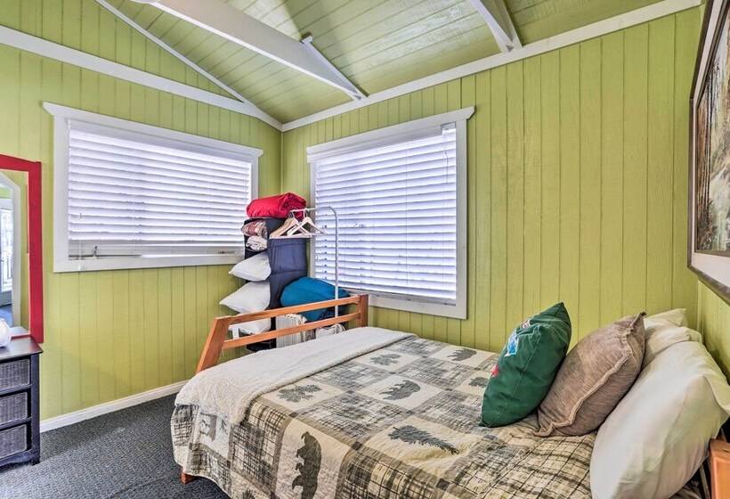 Cheerful Cabin Near Hiking & Big Bear Lake!