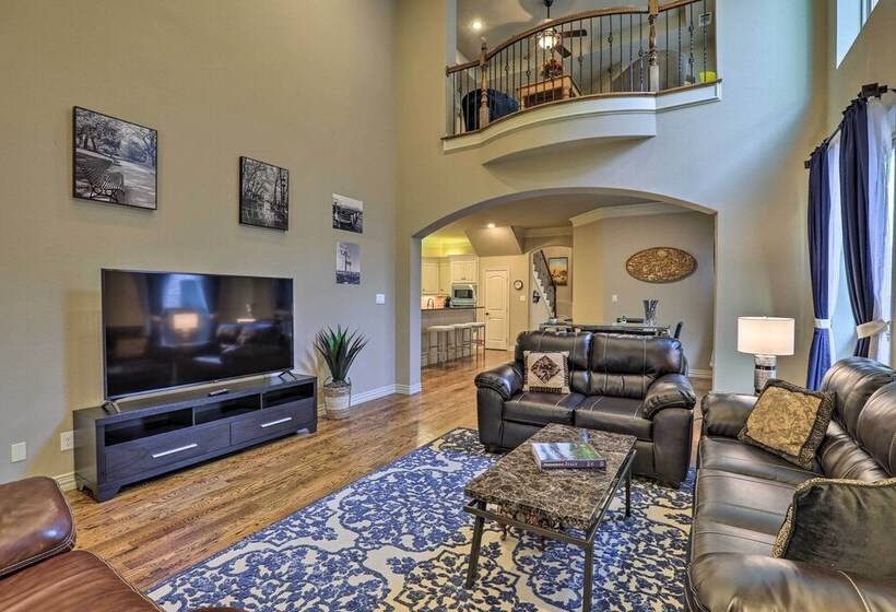 Chic Family Friendly Home In Irving W/ Yard!