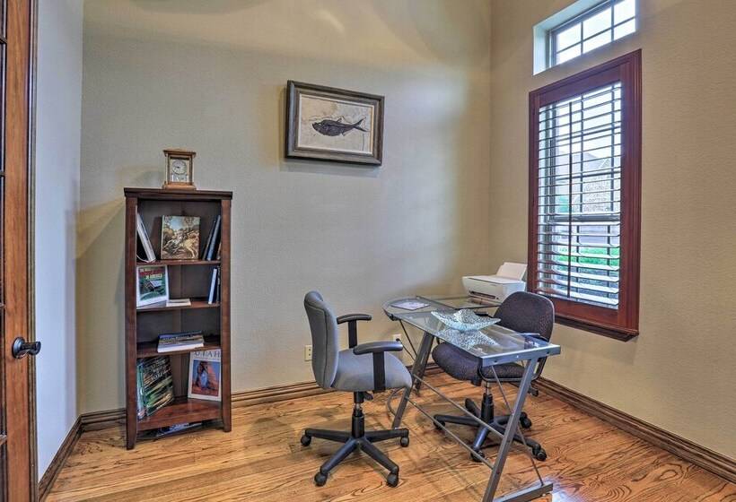 Chic Family Friendly Home In Irving W/ Yard!