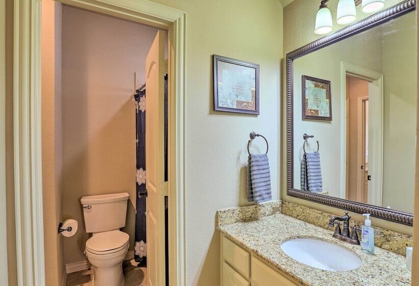 Chic Family Friendly Home In Irving W/ Yard!