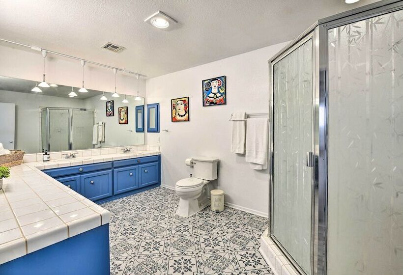 Chic Joshua Tree Pad W/ Mountain Views & Hot Tub