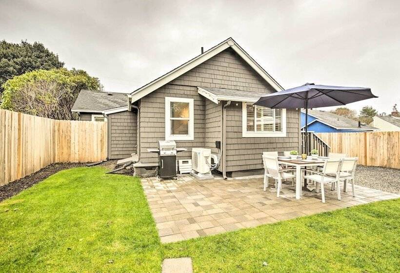 Chic Lincoln City Retreat On Oregon Coast