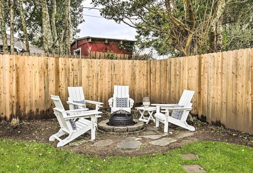 Chic Lincoln City Retreat On Oregon Coast