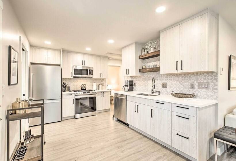 Chic Lincoln City Retreat On Oregon Coast