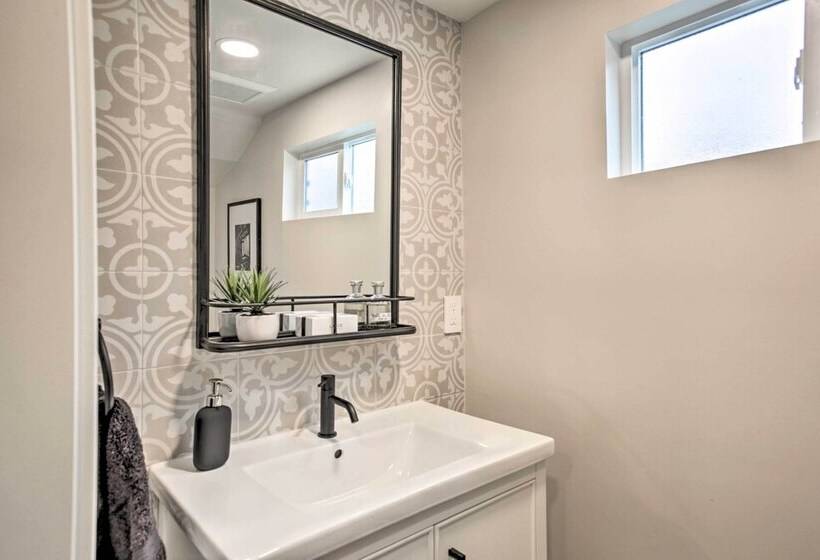 Chic Lincoln City Retreat On Oregon Coast