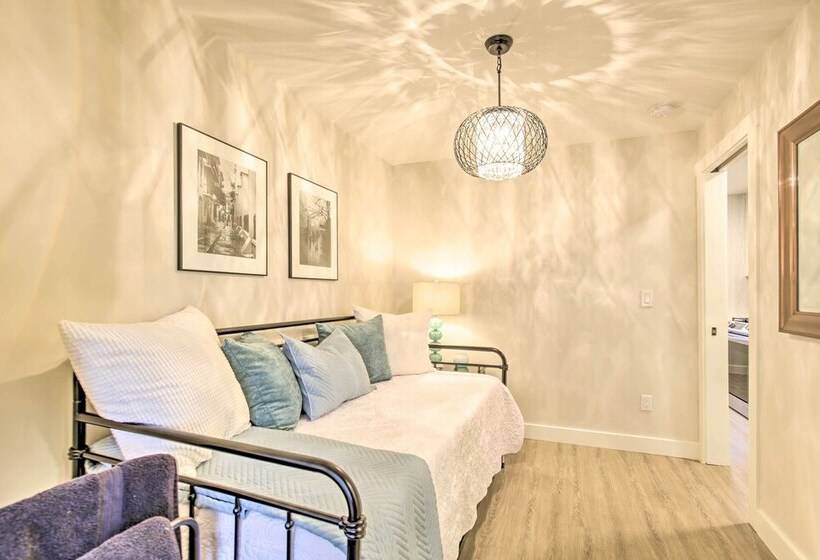 Chic Lincoln City Retreat On Oregon Coast