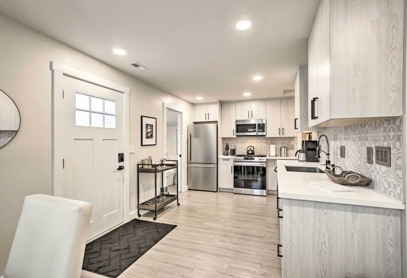 Chic Lincoln City Retreat On Oregon Coast