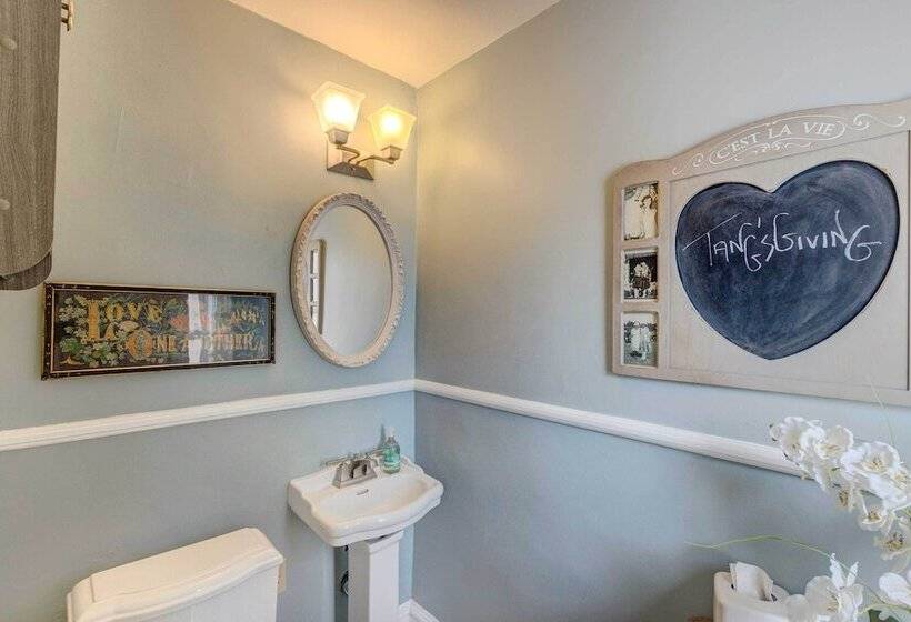 Classic Brookfield Home ~ 14 Mi To Milwaukee!