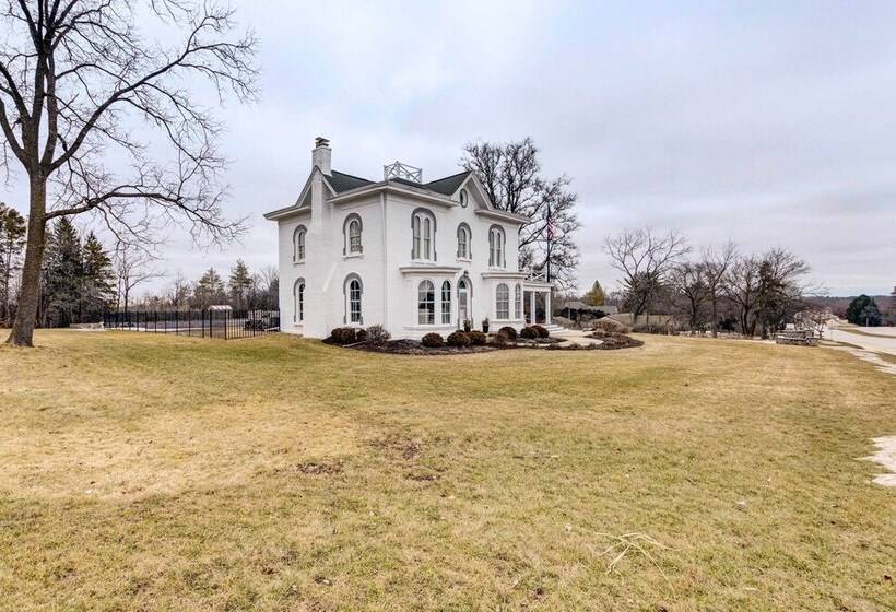 Classic Brookfield Home ~ 14 Mi To Milwaukee!