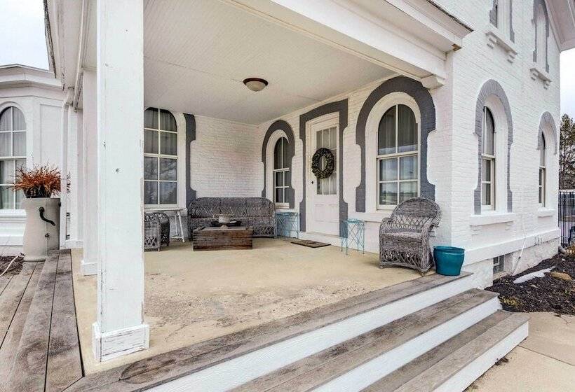 Classic Brookfield Home ~ 14 Mi To Milwaukee!