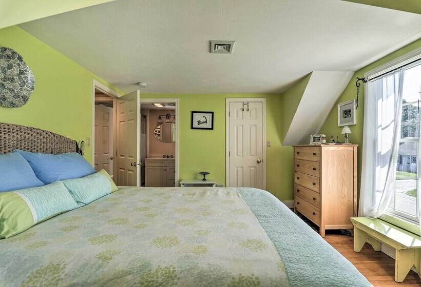 Cape Cod Cottage W/ Deck, Grill, & Games!